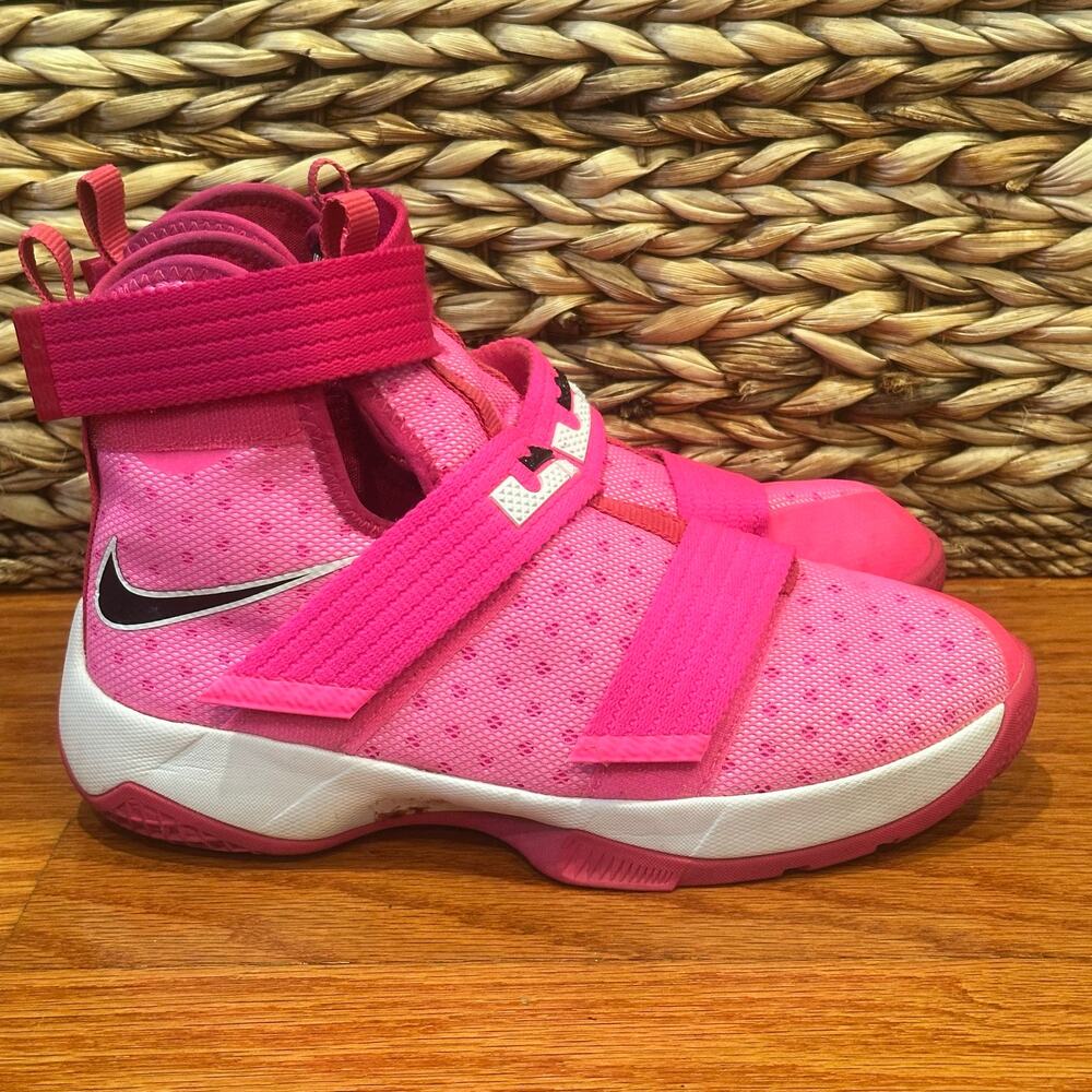 Nike LeBron Solider 10 GS Pink Sneakers sz 5.5 basketball sneakers